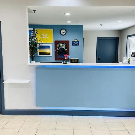 Days Inn & Suites By Wyndham Wynne Экстерьер фото