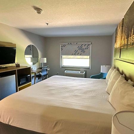 Days Inn & Suites By Wyndham Wynne Экстерьер фото