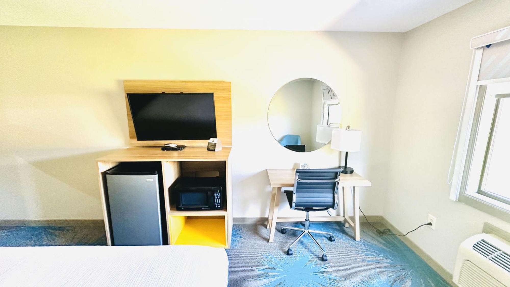 Days Inn & Suites By Wyndham Wynne Экстерьер фото