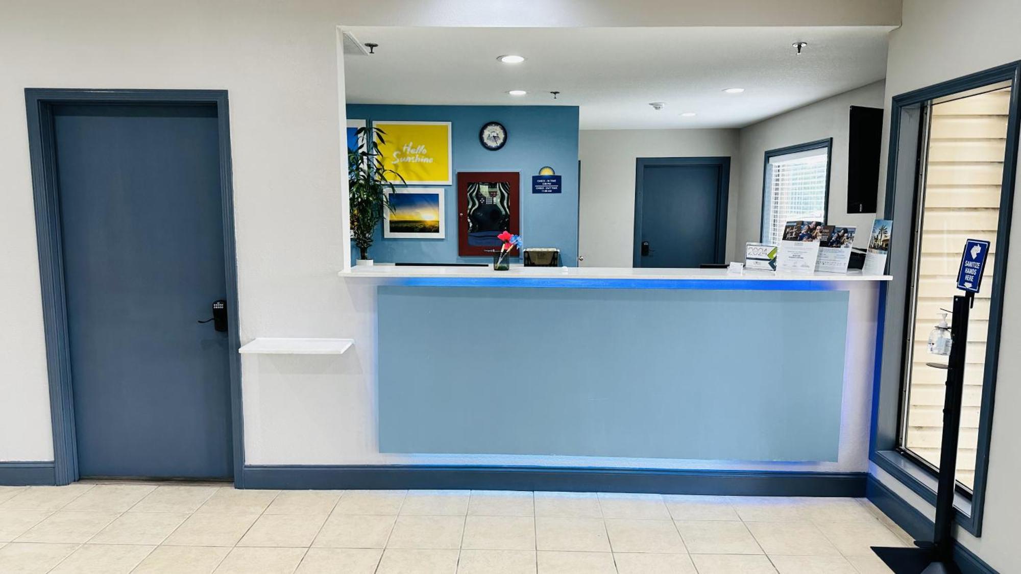 Days Inn & Suites By Wyndham Wynne Экстерьер фото