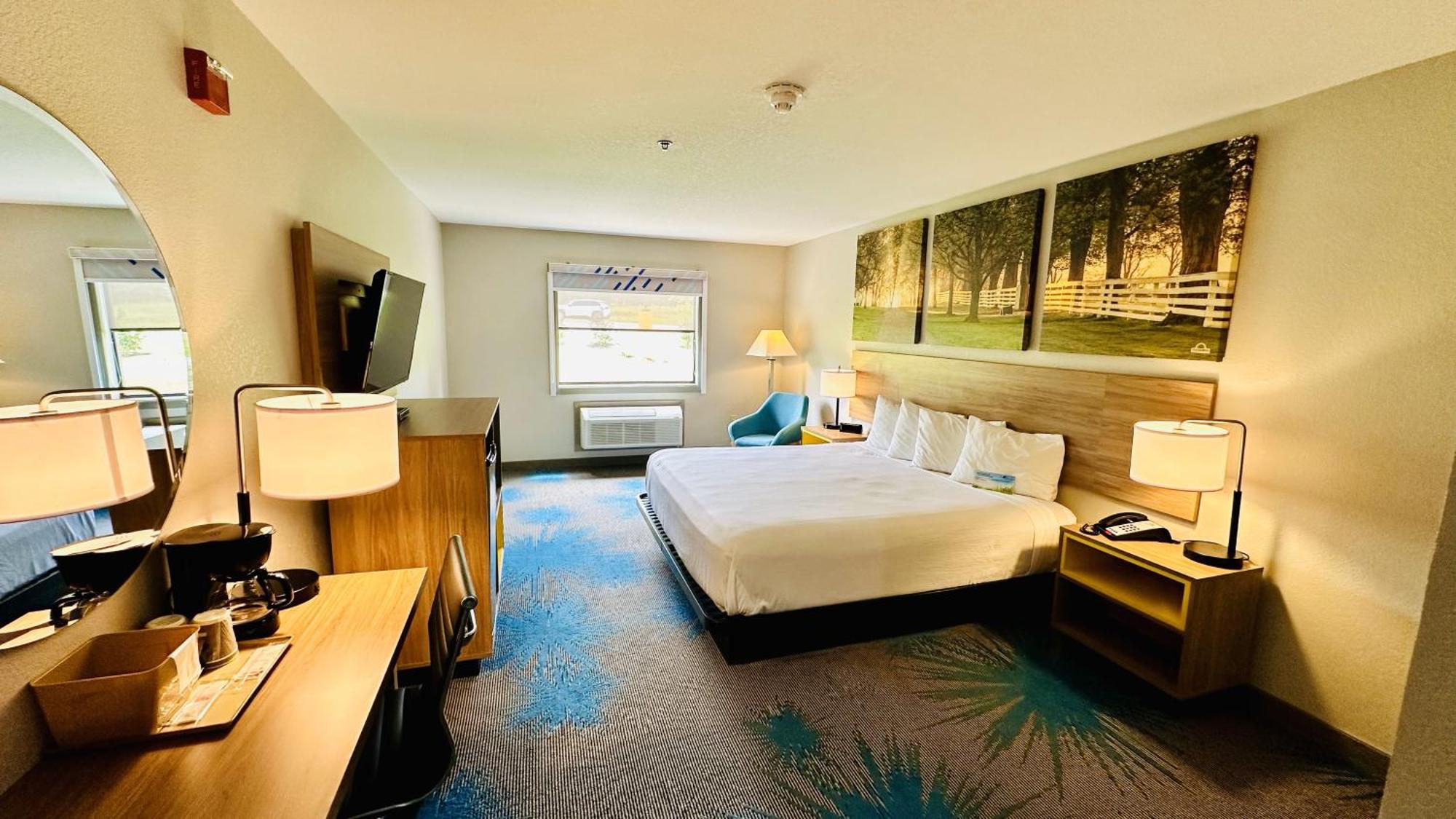 Days Inn & Suites By Wyndham Wynne Экстерьер фото