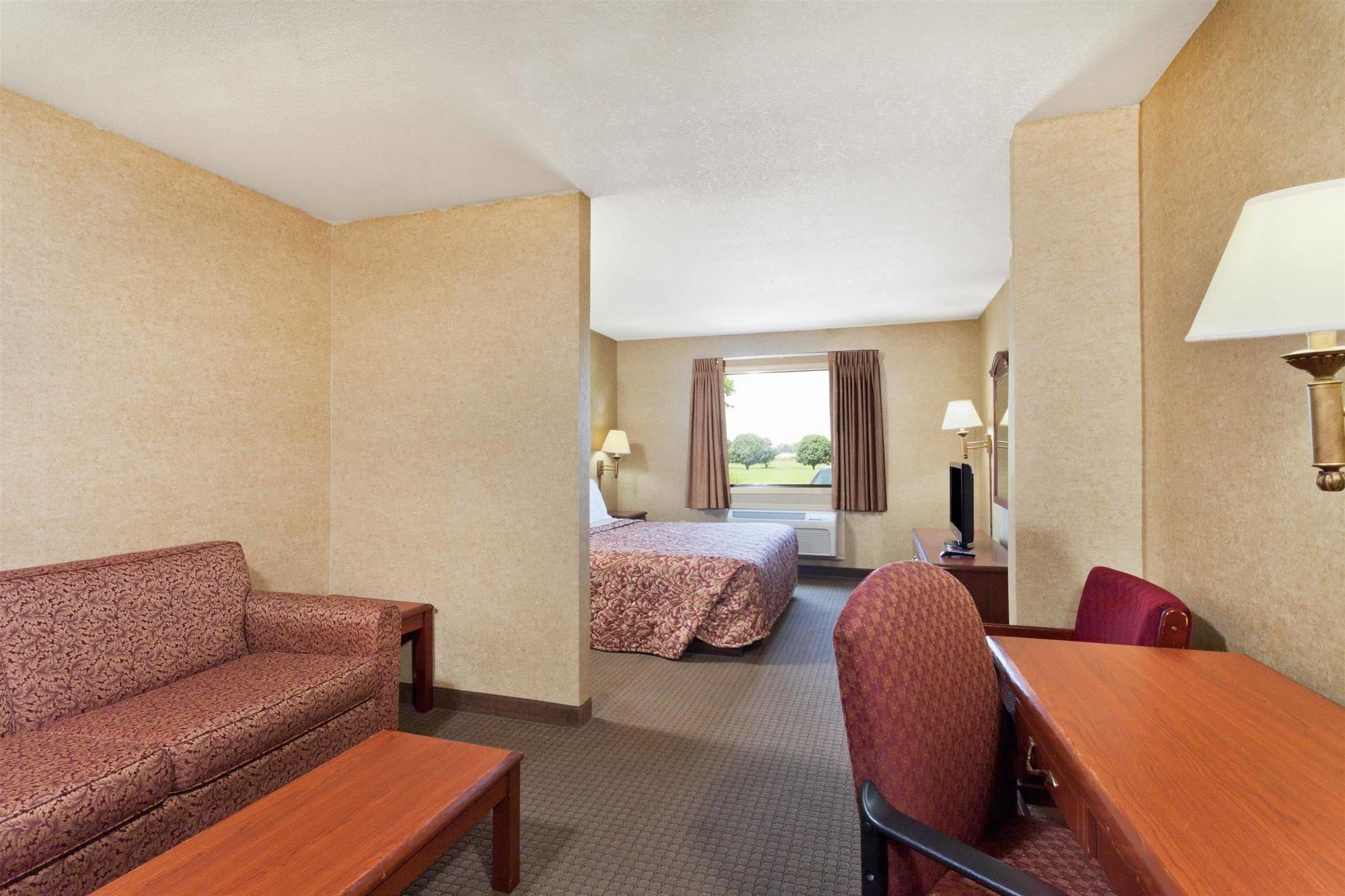 Days Inn & Suites By Wyndham Wynne Экстерьер фото